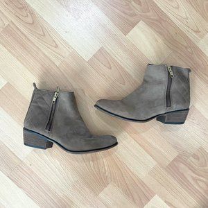Steve Madden Quilted Ankle Booties (Grey/Brown) Size 7